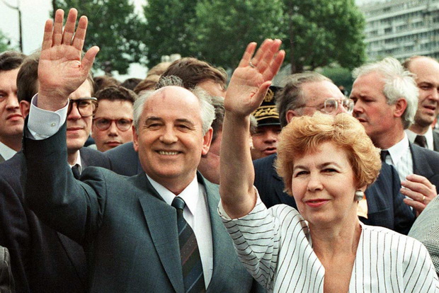 Lasting tribute Mikhail Gorbachev with wife Raisa in 1989